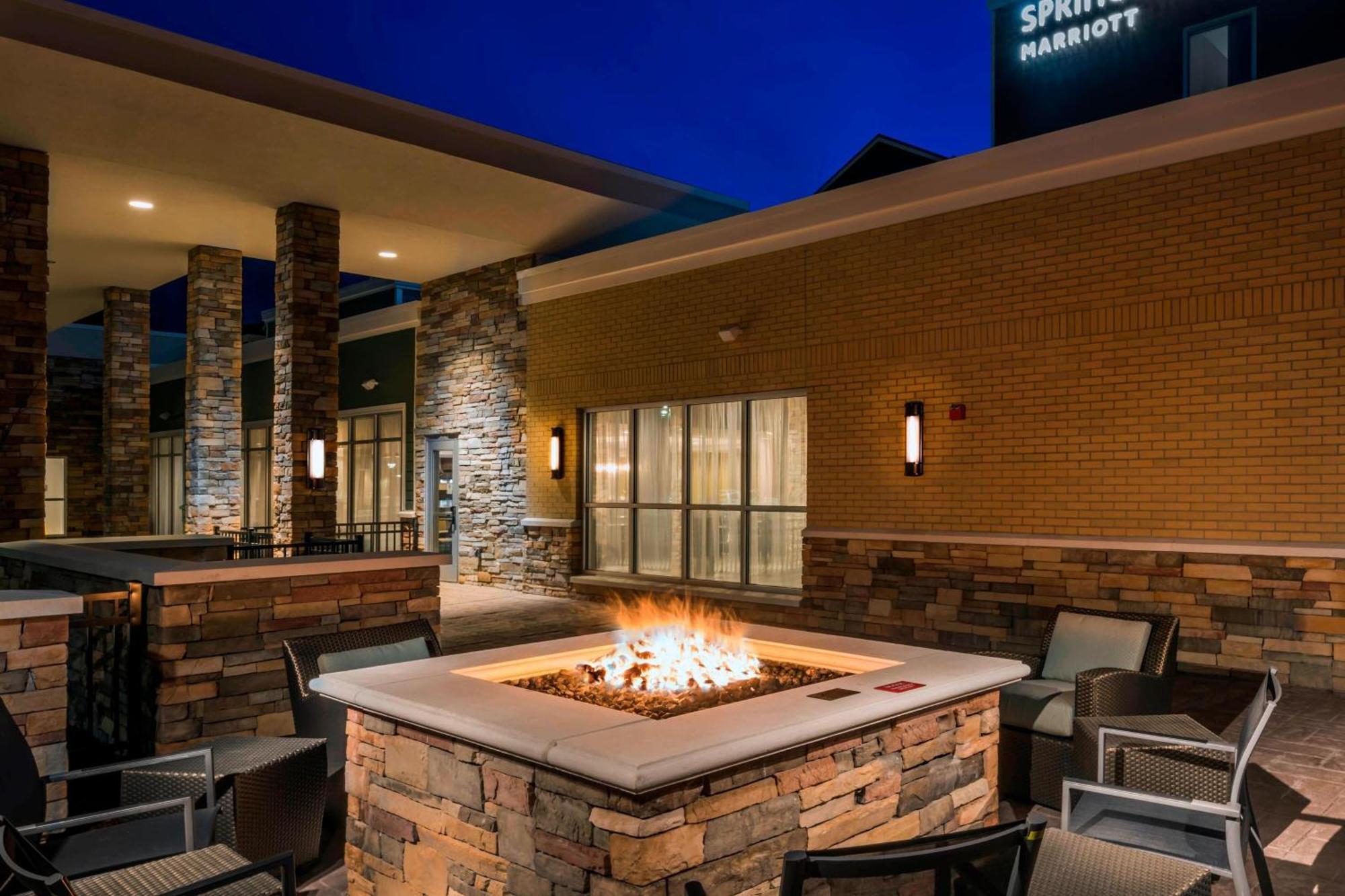 Springhill Suites By Marriott Фишкил Екстериор снимка