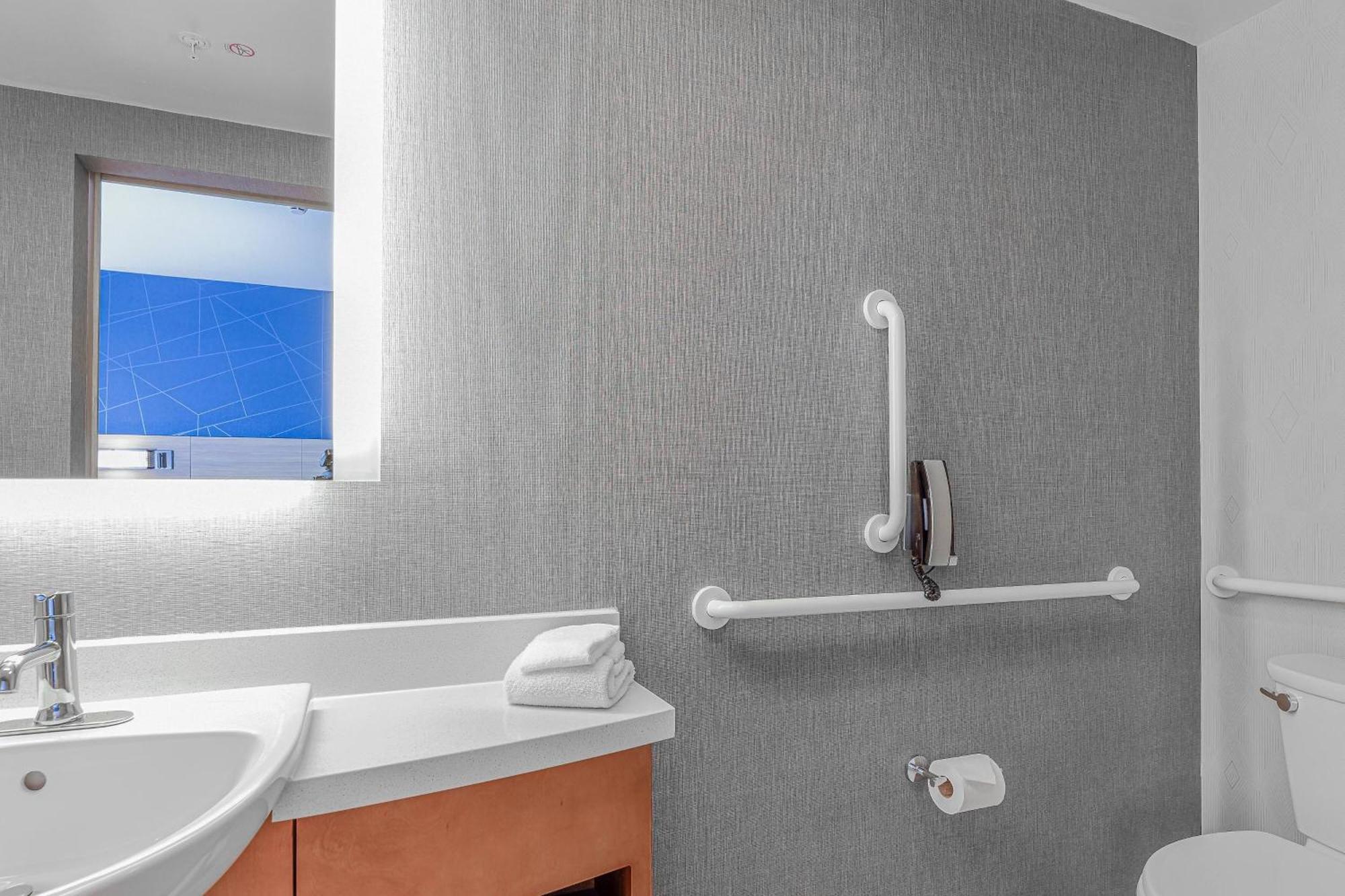Springhill Suites By Marriott Фишкил Екстериор снимка