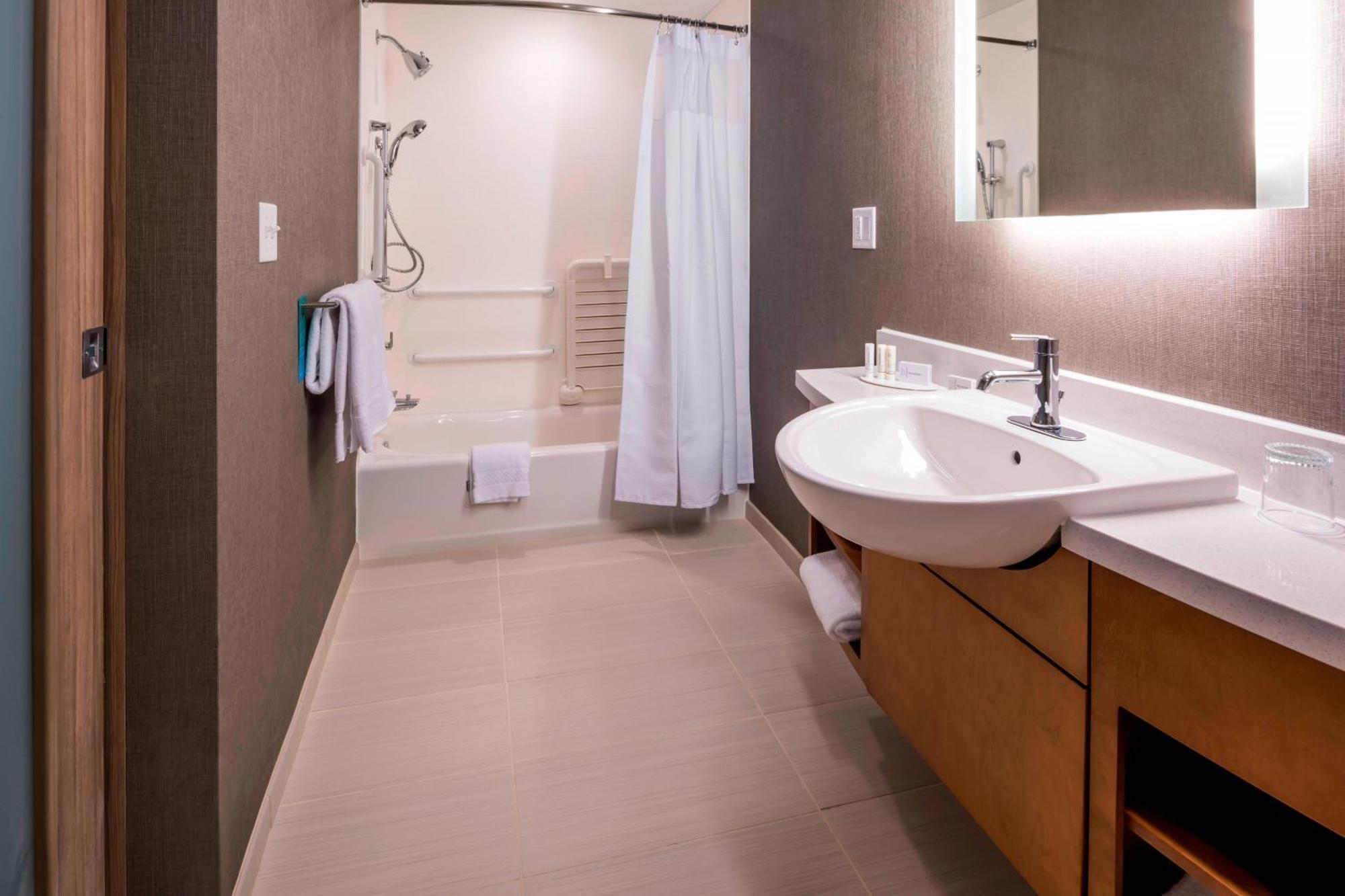 Springhill Suites By Marriott Фишкил Екстериор снимка